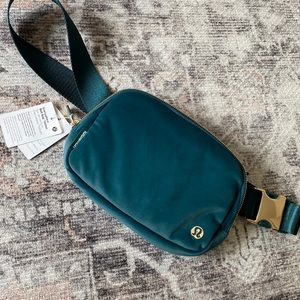 Lululemon Everywhere Belt Bag 1L * Velour * NWT